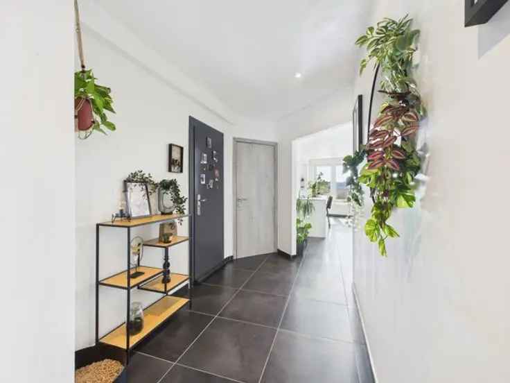 Appartement te Koop Luik: 2 slaapkamers, Maaszicht, gerenoveerd