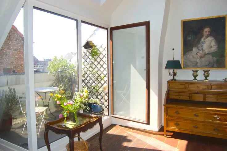 Huis Te Koop IXELLES: Licht Hoekhuis met 3 Appartementen