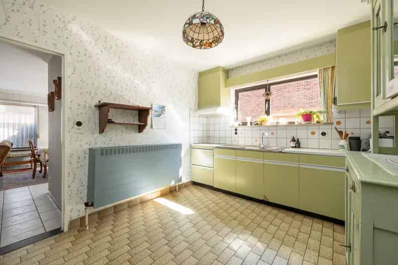 Te Renoveren Woning Met 3 Slaapkamers In Het Centrum Van Merksplas.