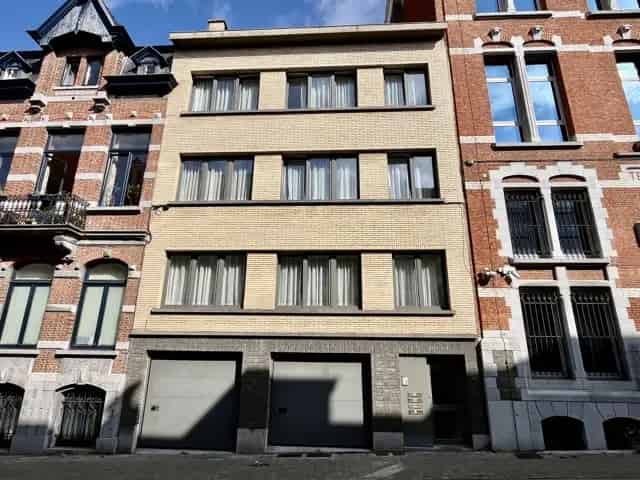Appartement te Schaerbeek - 2 slaapkamers - gerenoveerd