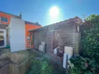 Huis te Koop Oostende - Instapklare woning met 2 slaapkamers en tuin