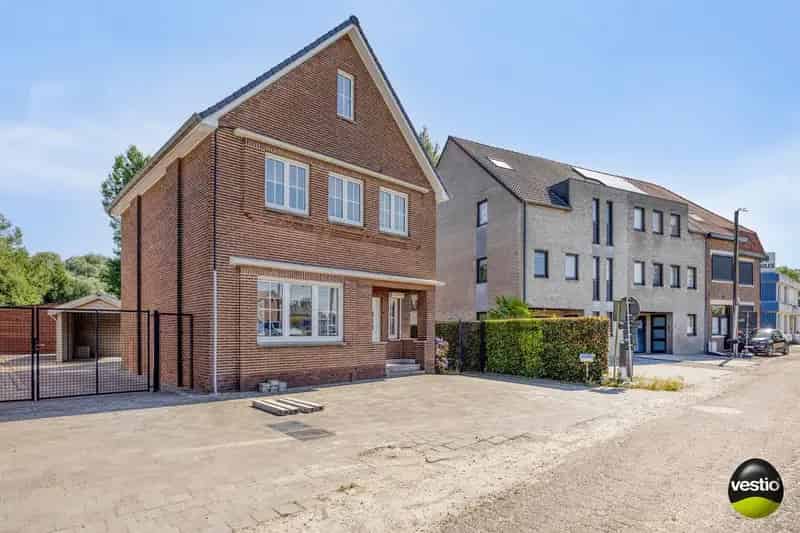 TIJDLOZE RUIME WONING MET 3 SLK OP 5A90CA NABIJ CENTRUM BEVERST.