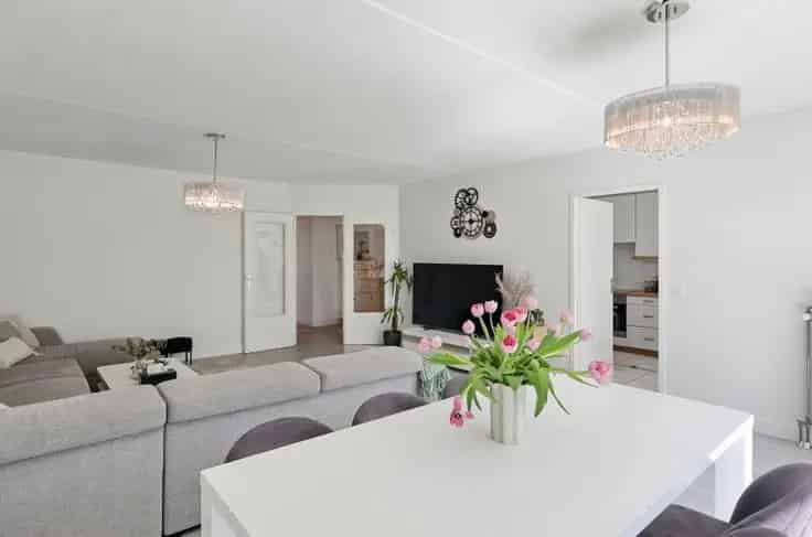 Ruim Appartement Te Koop met Terras en Ondergrondse Parking