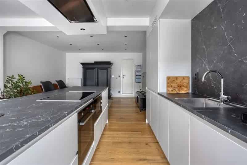 Gerenoveerde woning 4 slaapkamers garage tuin Wilrijk