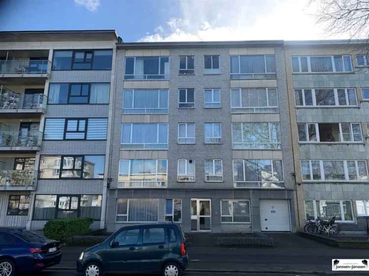 Appartement te huur met 3 slaapkamers en autostaanplaats in Antwerpen