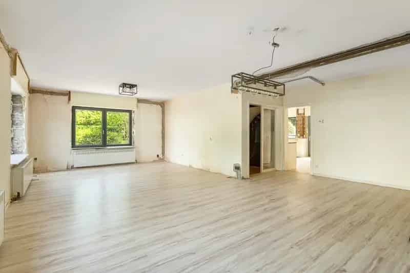 Huis te huur Essen: 5 slaapkamers, garage, tuin