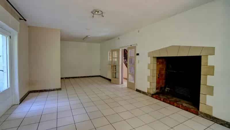 Te renoveren landhuis 235m² met garage op 15 are