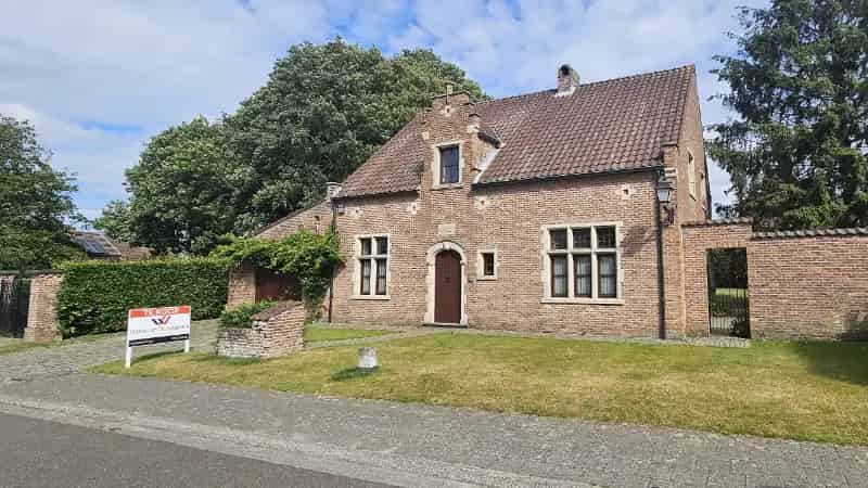 Villa te koop 267m² 11 are Centrum Gunstig gelegen