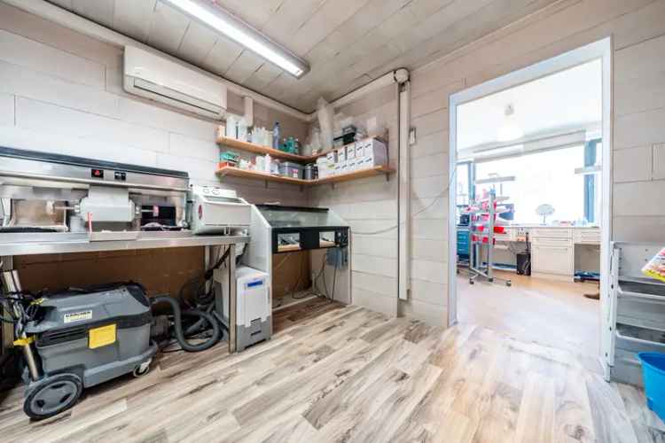 Duplex 1 Slaapkamer Berchem-Sainte-Agathe 140m2 Handelsruimte Parkeerplaats