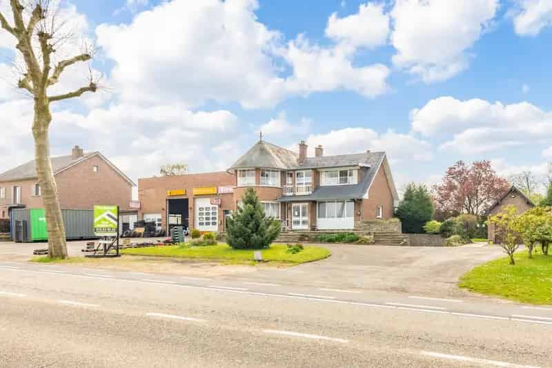 Groot Bedrijfspand Met Ruime Woning 48a