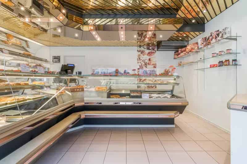 Bakkerij met Woonst te Koop Izegem Centrum