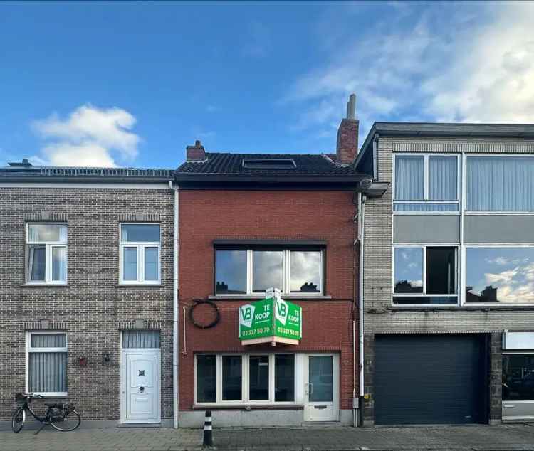 Goed gelegen energiezuinige woning met 4 slaapkamers en koer nabij centrum Lier