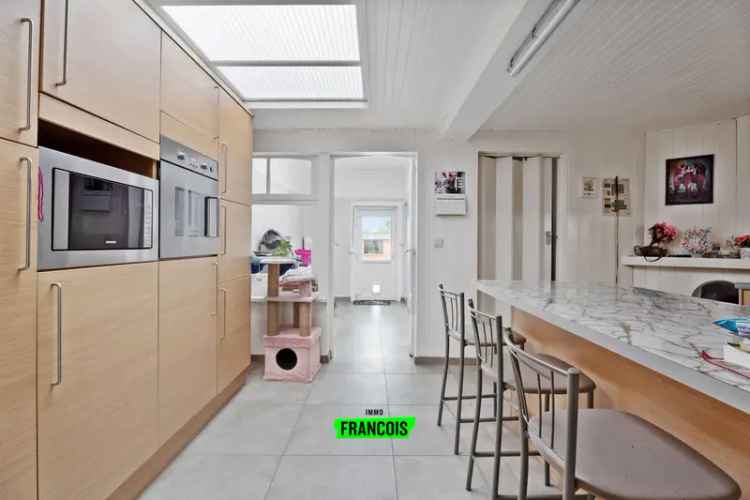 Huis te koop Ieper Centrum: 3 slaapkamers, tuin en garage