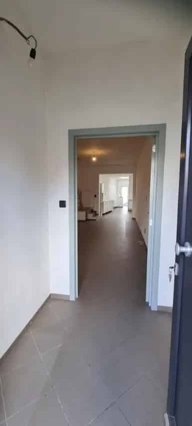 Vernieuwde Eengezinswoning 2 Slaapkamers Bureel