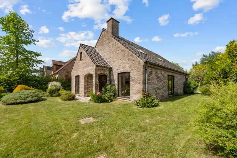 Degelijke Villa 5 Slaapkamers Rustige Ligging