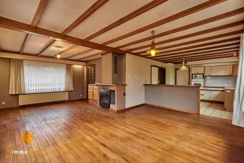 Huis te koop: Ruime 3 slaapkamers, grote garage, tuin op het zuidoosten