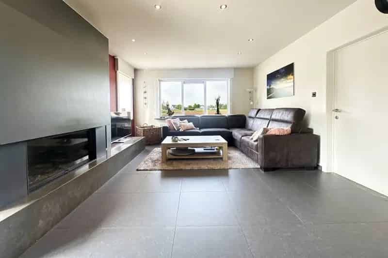 Instapklare woning met landbouwgrond Assebroek