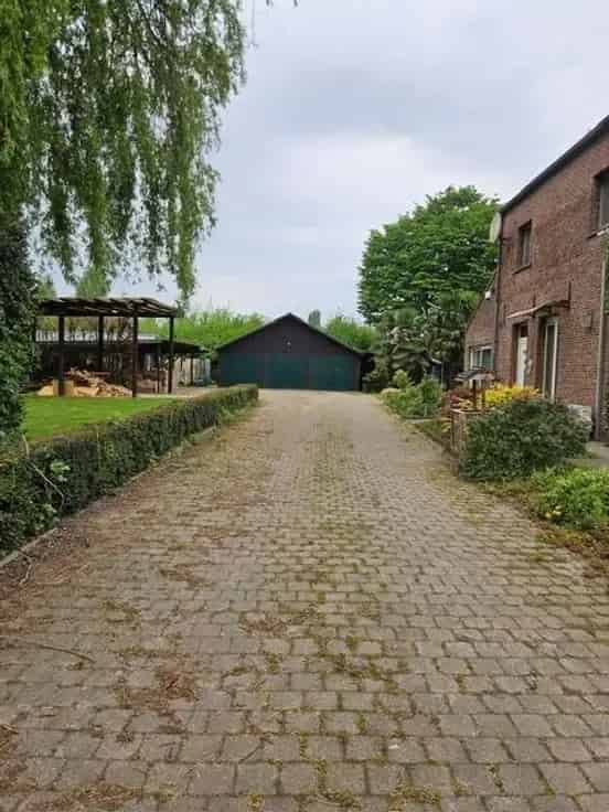 Huis Te Koop 5 slaapkamers Grote Garage Rustige Wijk