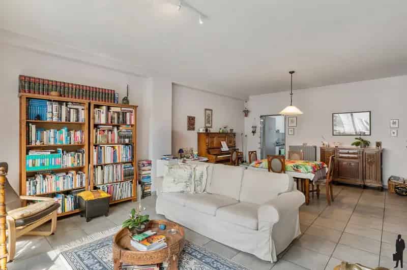Ruim 3 Slaapkamer Appartement Te Koop Met Terras