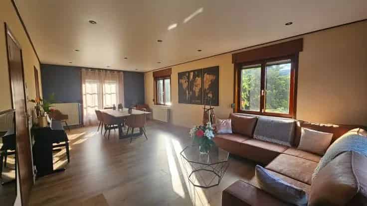 Villa te koop: 331m², 4 slaapkamers, grote zolder, tuin