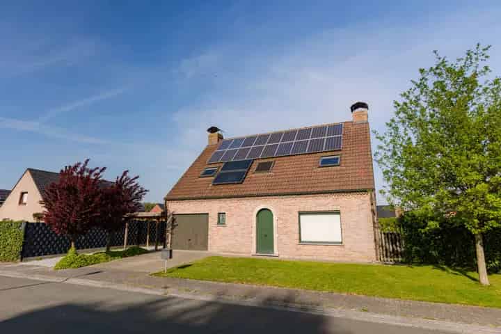 Huis te Koop Boekhoute: Ruime Gezinswoning Nabij Assenede