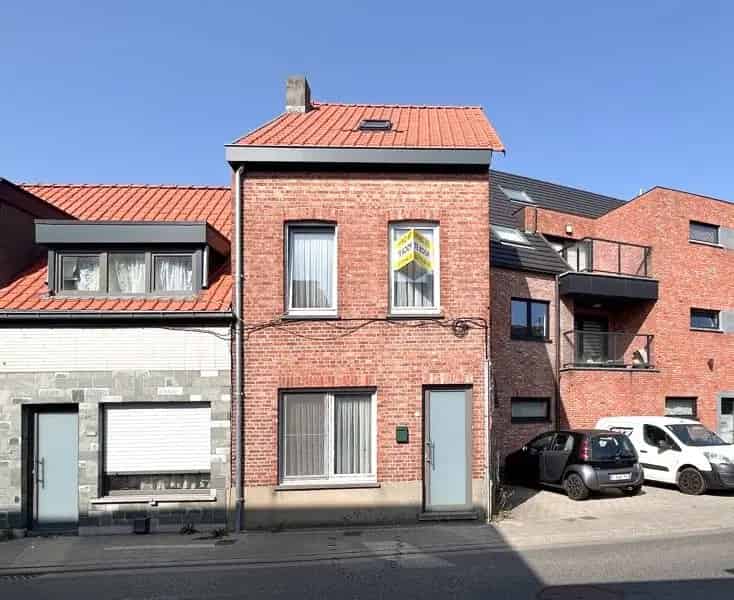 Woning met 2 slaapkamers en koer in het centrum van Sint-Gillis-Waas