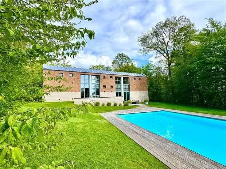 Villa Te Koop: Luxe Villa met Zwembad en Privacy