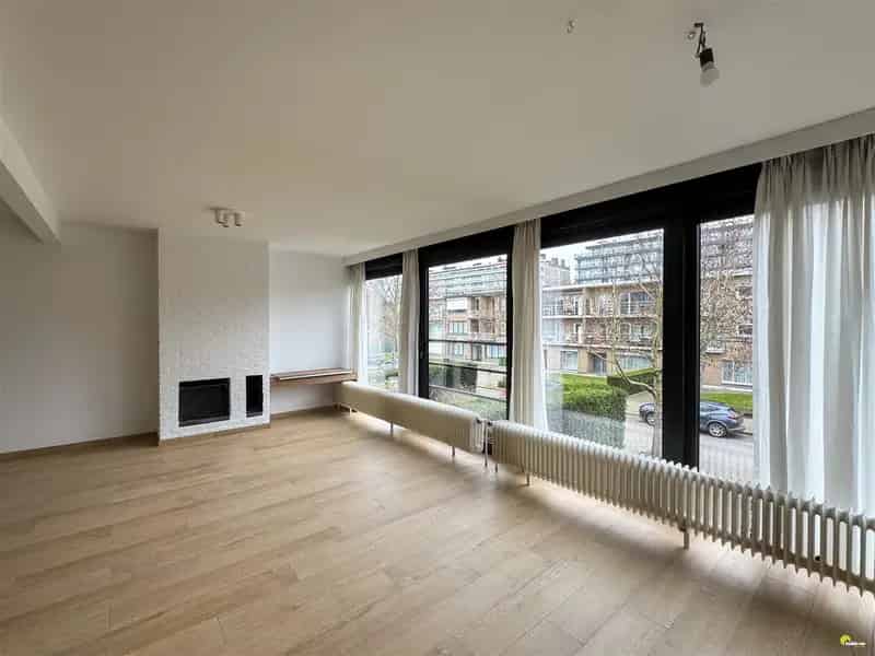 Gerenoveerd 2 Slaapkamers Appartement Berchem Terras