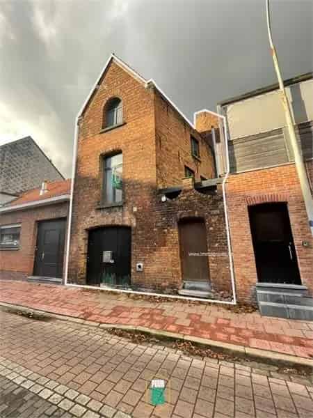 Handelspand te Koop Brugge: Ruim pand met woonst