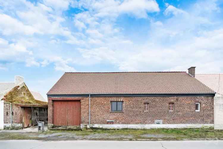 Huis te koop in Houtaing met veel potentieel en ruimte voor renovatie