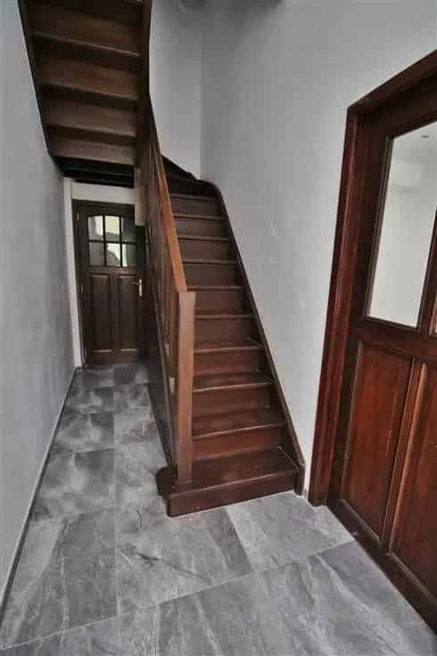 Huis Te Koop Gerenoveerd 3 Gevels Nabij Winkels
