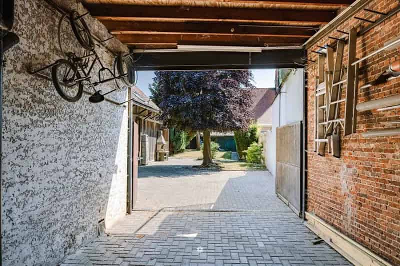 Te renoveren woning met garage in Sint Niklaas