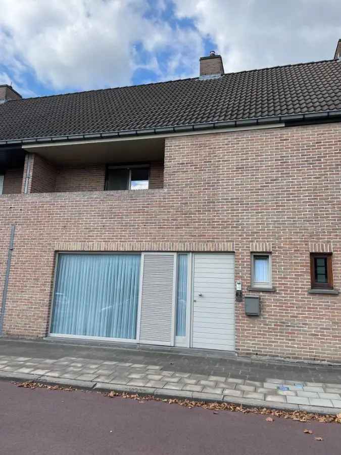 Instapklare drie-slaapkamer woning met garage en stadstuin