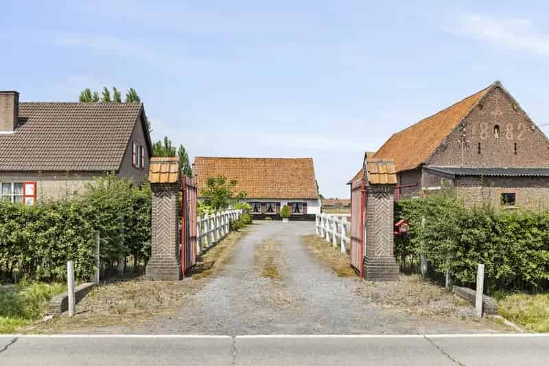 Topgelegen hoeve met potentieel 16 hectare