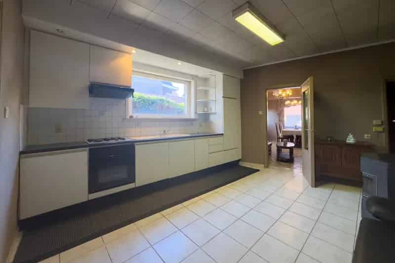 Te renoveren starterswoning 2 slaapkamers garage Zele
