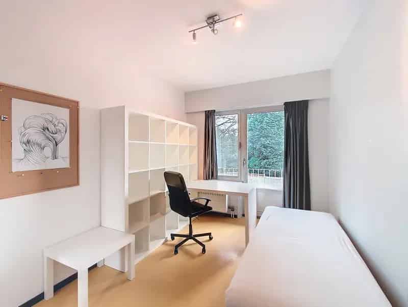 Opbrengsteigendom 5 Appartementen Garageboxen Kelders