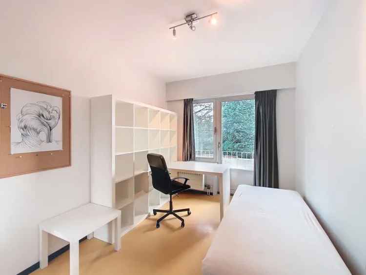 Opbrengsteigendom 5 Appartementen Garageboxen Kelders
