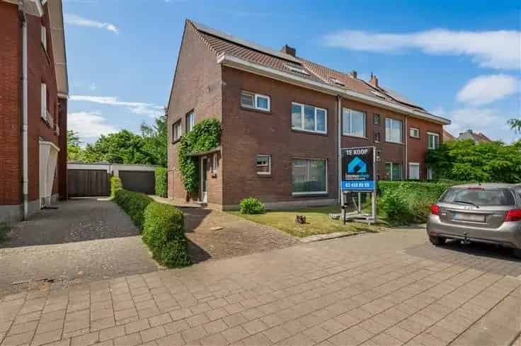 Huis Te Koop Edegem: Ruime HOB met Tuin en Zonnepanelen