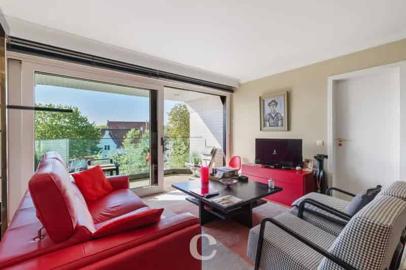 Lichtrijk Appartement Knokke met Terras en Groen Zicht