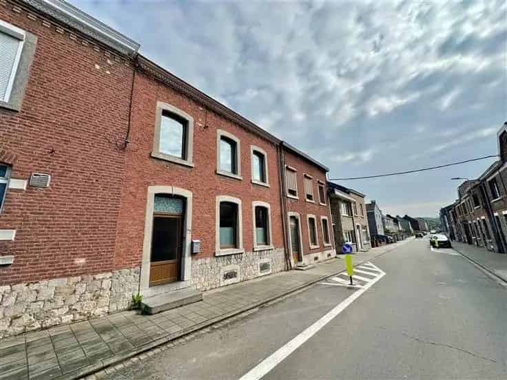 Huis Te Koop in Seilles: 4 slaapkamers, grote tuin