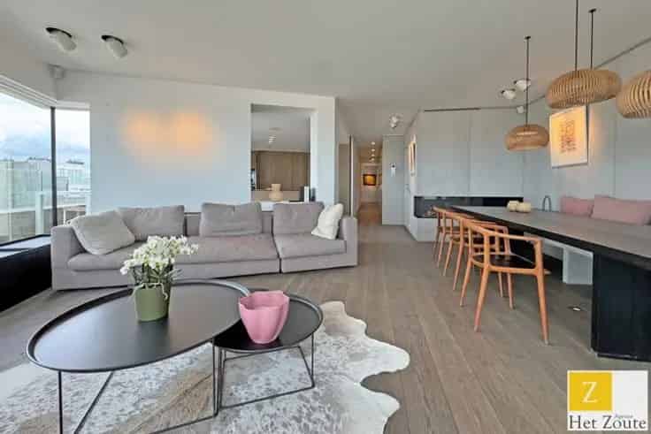 Luxe Hoekappartement met Panoramisch Zeezicht