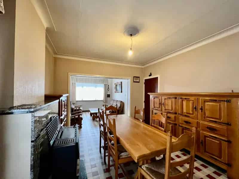 Zeer goed gelegen woning met grote tuin te koop Aaigem