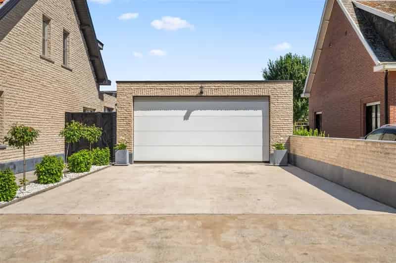 Huis te huur: 5 slaapkamers, dubbele garage en tuin