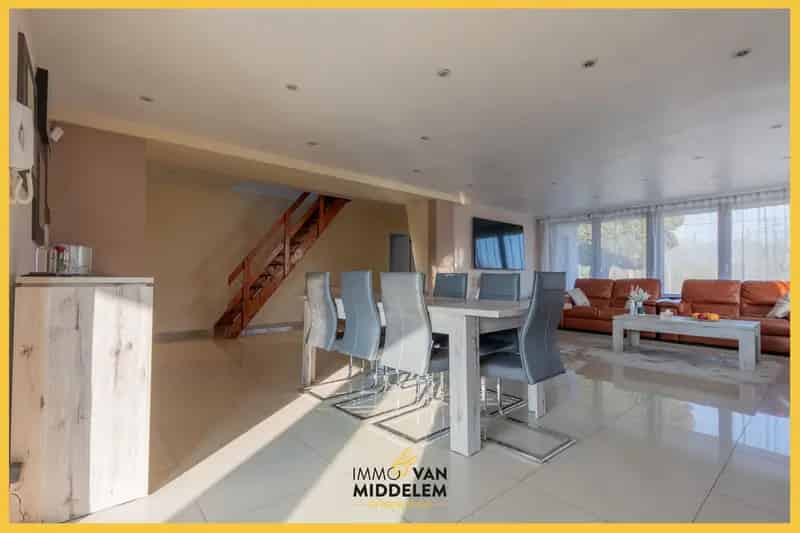 Ruime 5 Slaapkamer Huis