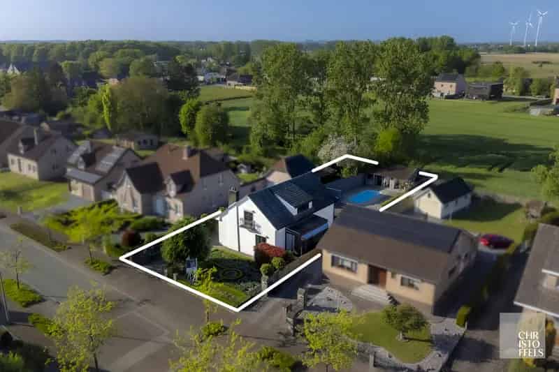 Huis te huur Rekem-Lanaken: Instapklare villa met zwembad