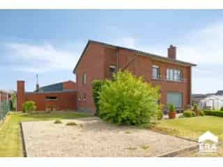 Huis te koop Drieslinter met winkelruimte en loods