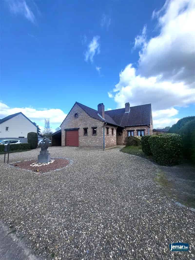 Huis te koop: Ruime woning met authentieke elementen en tuin