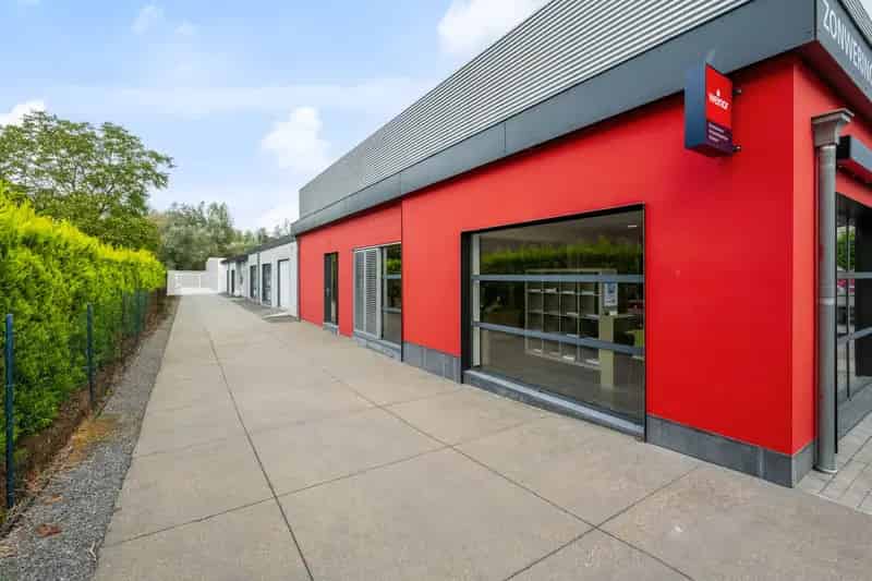 Handelspand met Kantoren Showroom Loods Woonst