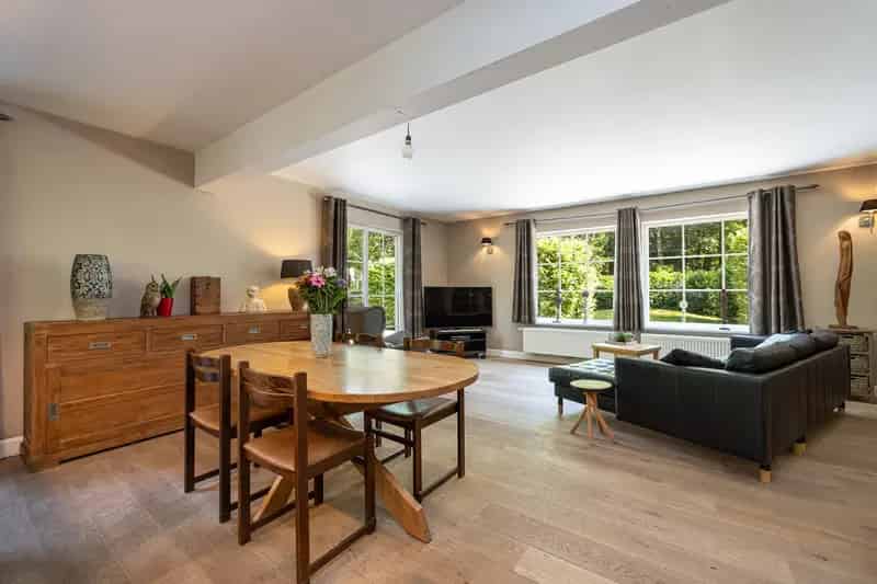 Huis te koop: Ruime gezinswoning of tweewoonst met 5-6 slaapkamers