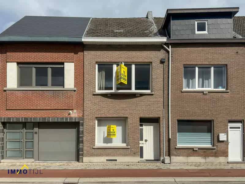 Huis te koop Aalst: Op te frissen woning met tuin